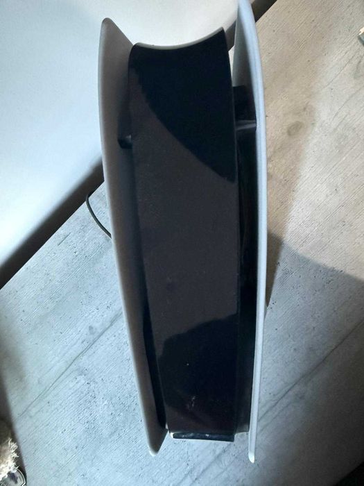 Vând PlayStation 5, în stare foarte bună, perfect funcțional.