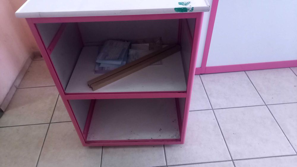 продам прилавки и витрины.