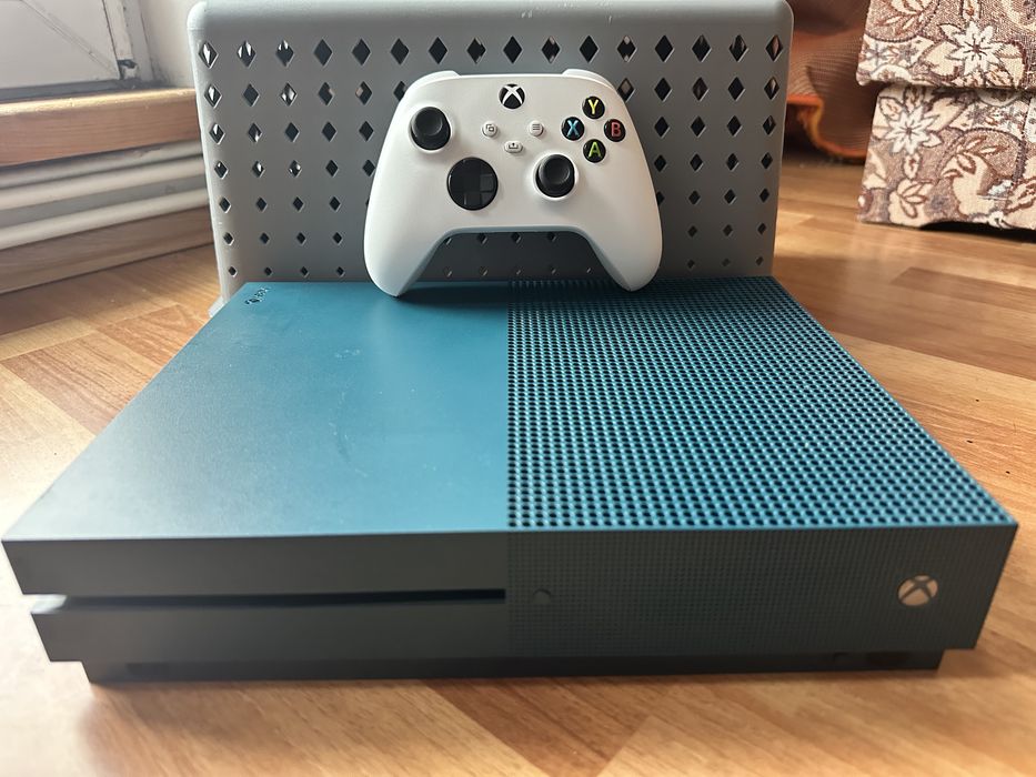 Xbox One S Deep Blue special edition