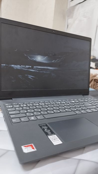 Ноутбук сатылады  lenovo