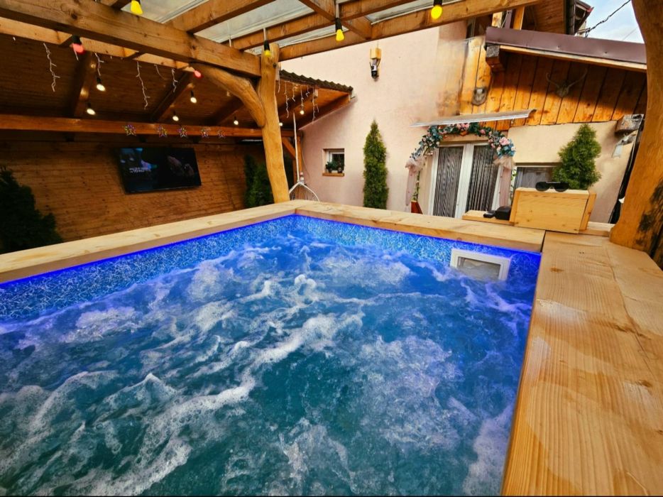 Cabana la Munte piscina jacuzzi