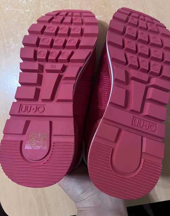 Adidași LIU JO preț negociabil sunt noi nouți!