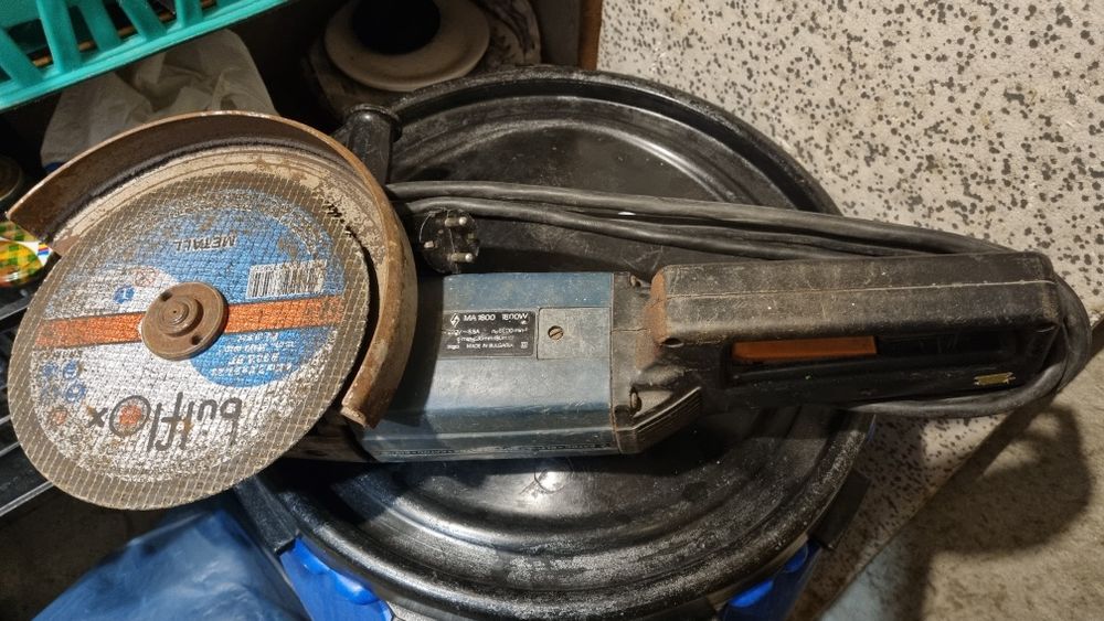 Ъглошлайф голям.