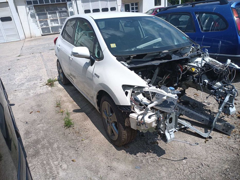 Тойота Аурис 2009-2012