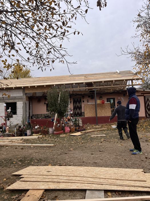 Montaj tigla metalica ceramica reparatii jgheaburi acoperisuri velux