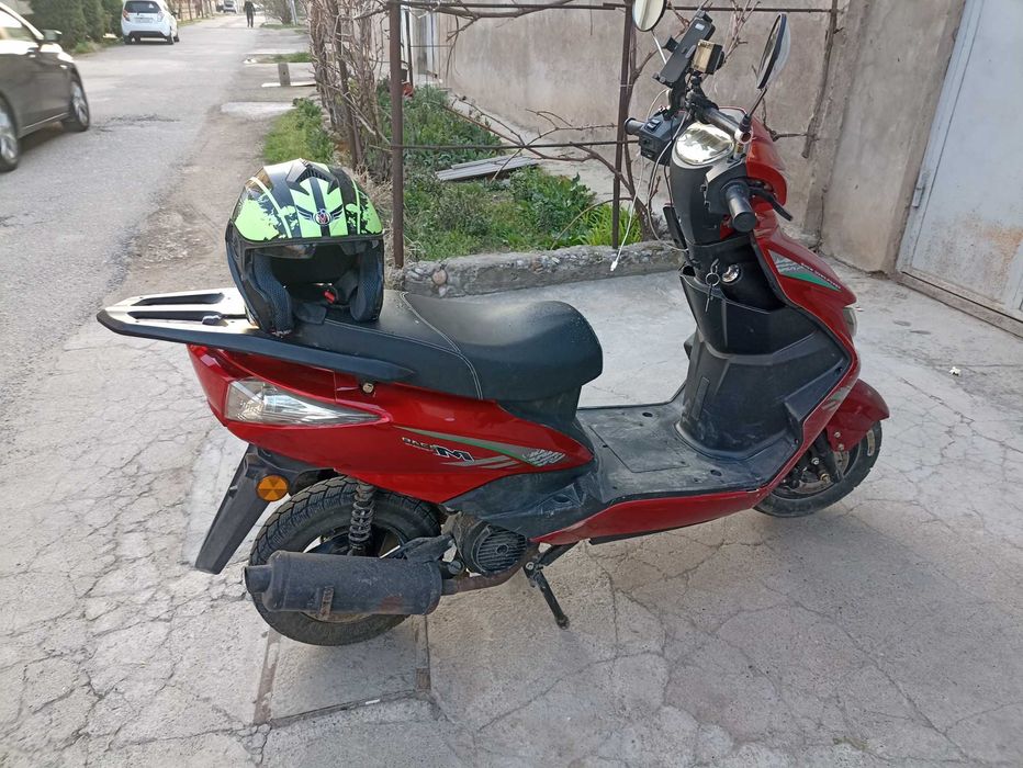 Skuter sotiladi 150cc shot sprafkasi bor 49cc yozilgan