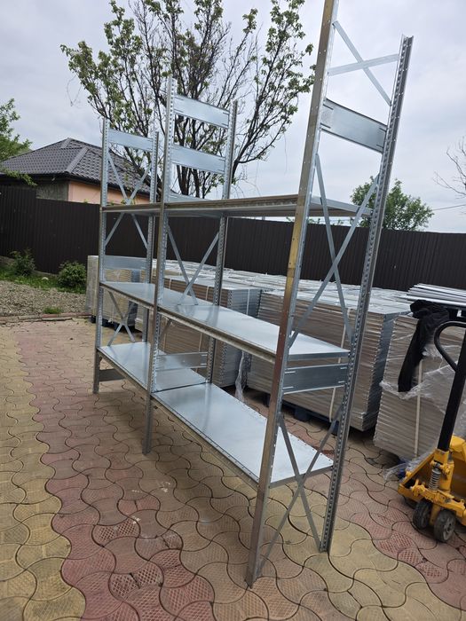 Rafturi metalice pentru restaurante