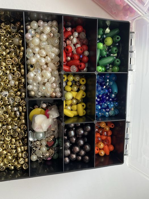 Два набора для бусинок