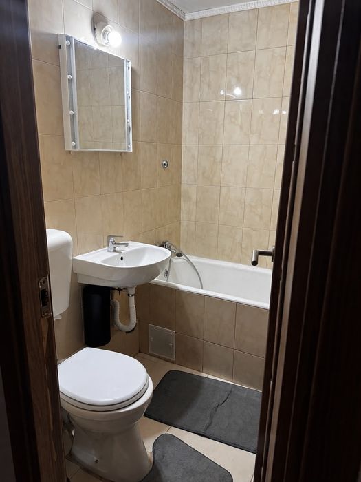 Închiriez apartament