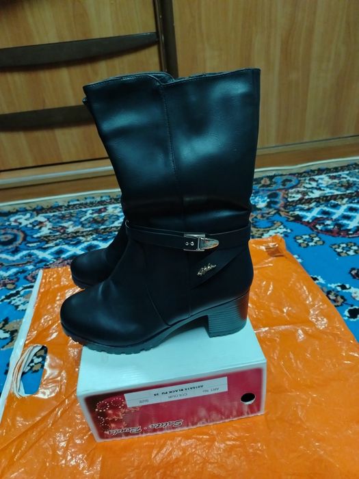 Аёллар этиги сотилади. Кийилмаган