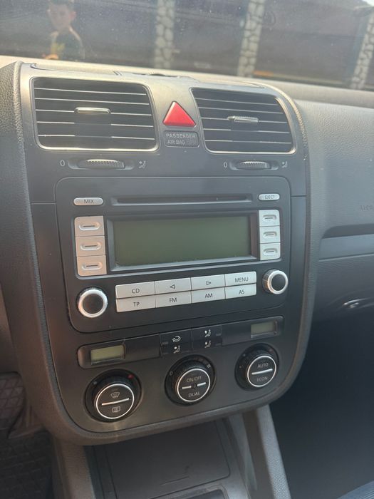 *VW Golf 5 1.4 MPI 80CP - CLIMATRONIC 2007 - Stare foarte buna - Arad*