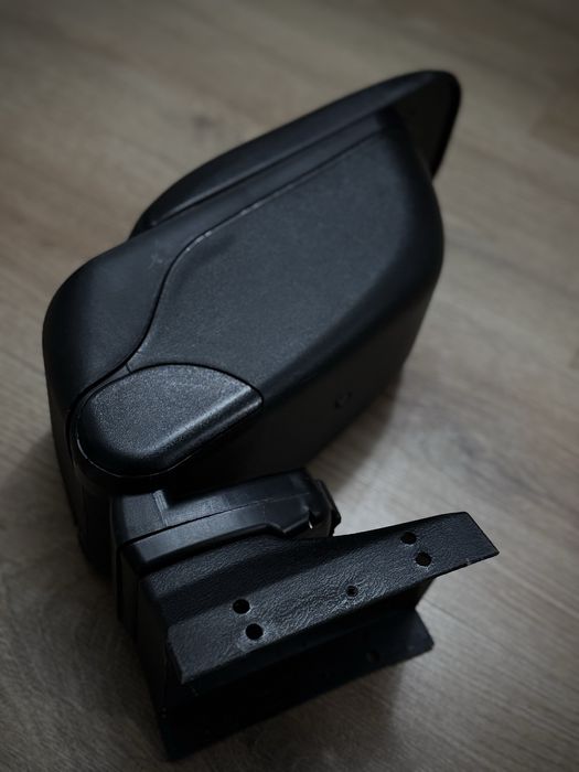 Подлакътник за кола