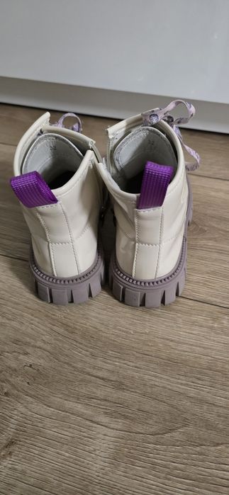 Ghete fetite marimea 32 si 31 imblanite.