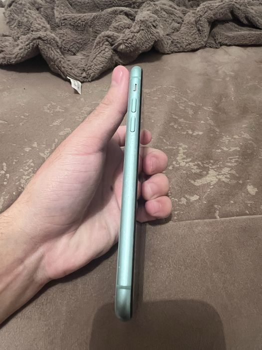 Айфон 11  продам срочно