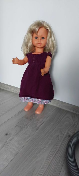 papusa  mare - 58 cm  si    papusa cu fata de ceramica  mica