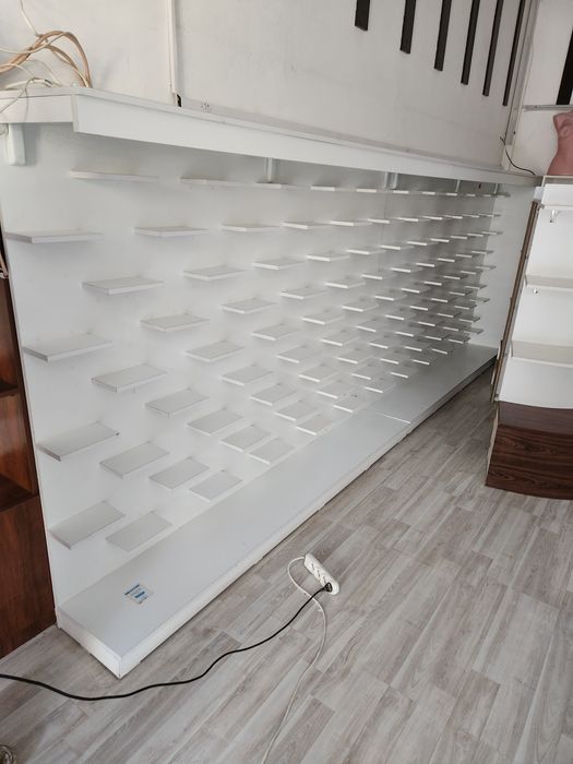 Шкаф полка сотилади.