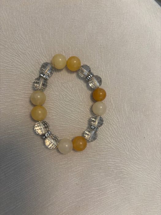 Гривни от естествени камъни