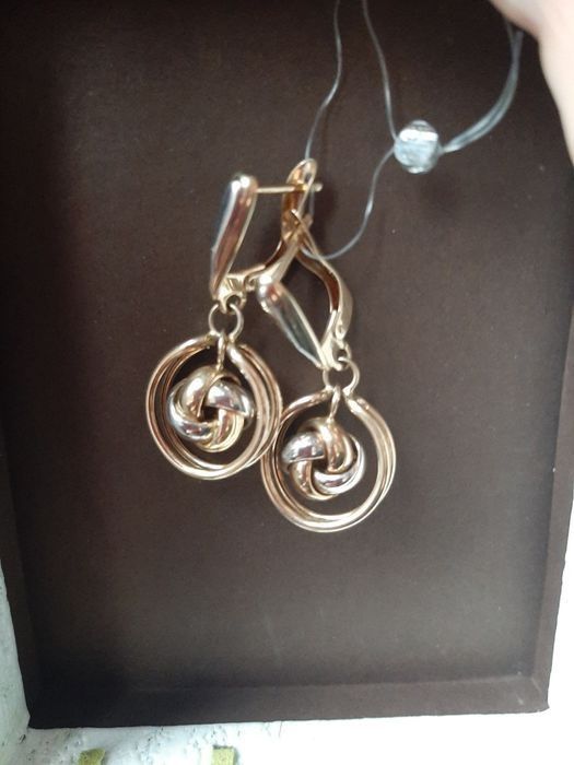 Продам серьги золотые