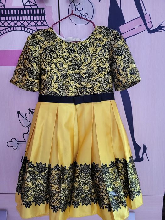 Продам платье для девочки