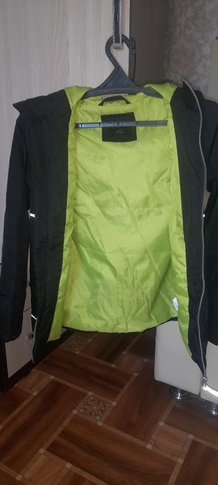 Продам куртку на мальчика