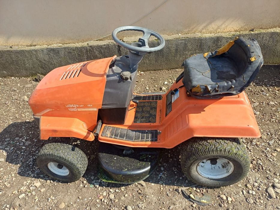 Tractoras gazon husqvarna