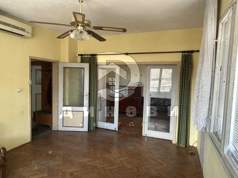 Eтаж от къща на Аязмото