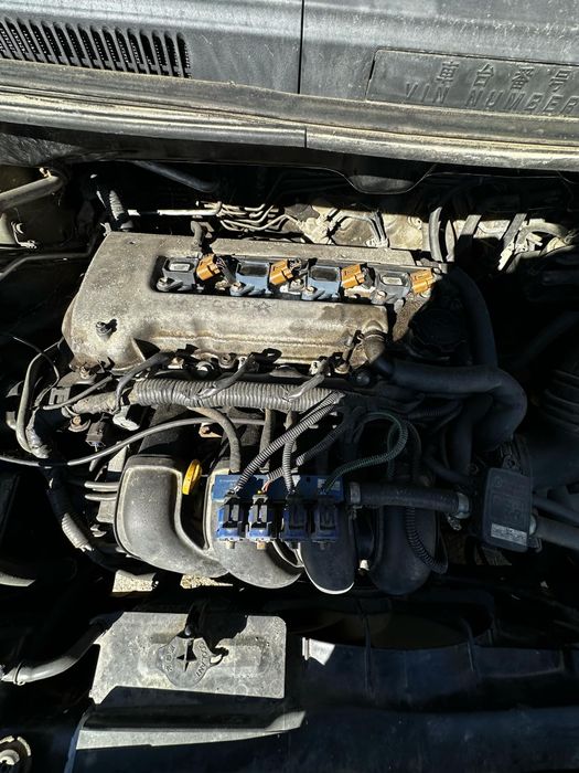 Тойота Корола версо 1.8 на части