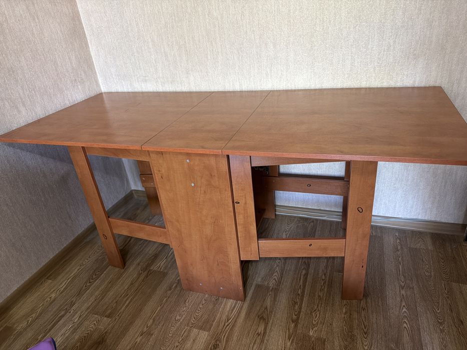 Продам стол книжку