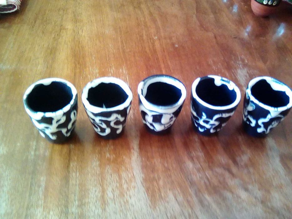 керамични чашки, канички, стомничка и един сет чашка с чинийка