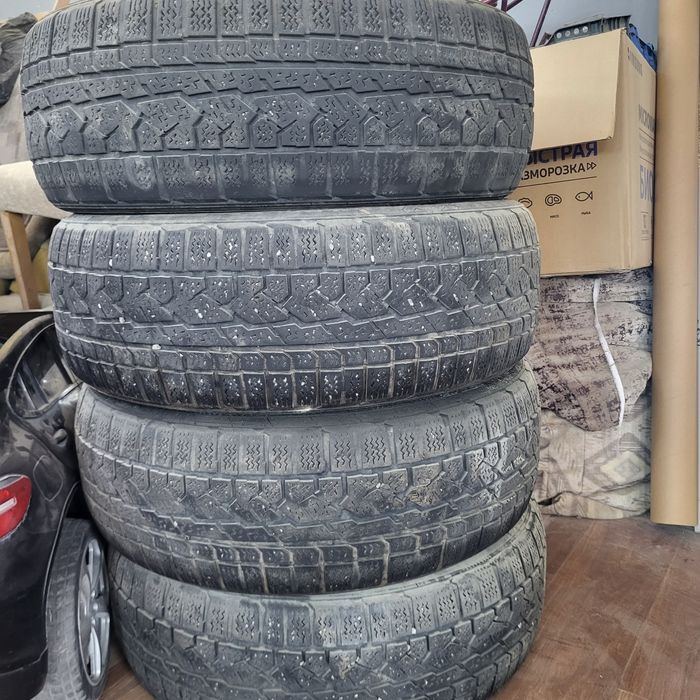 Продам комплект шин 225/60/17