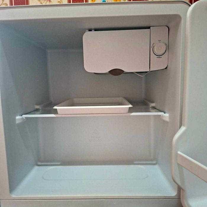 Мини-холодильник Midea MDRD86SLF01 47 л, однодверный, ретро-дизайн, А+