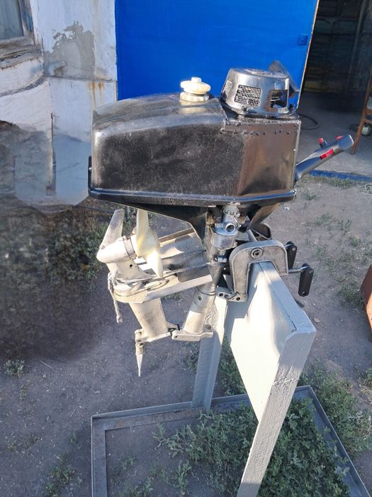 Продам лодочный мотор "Спутник"