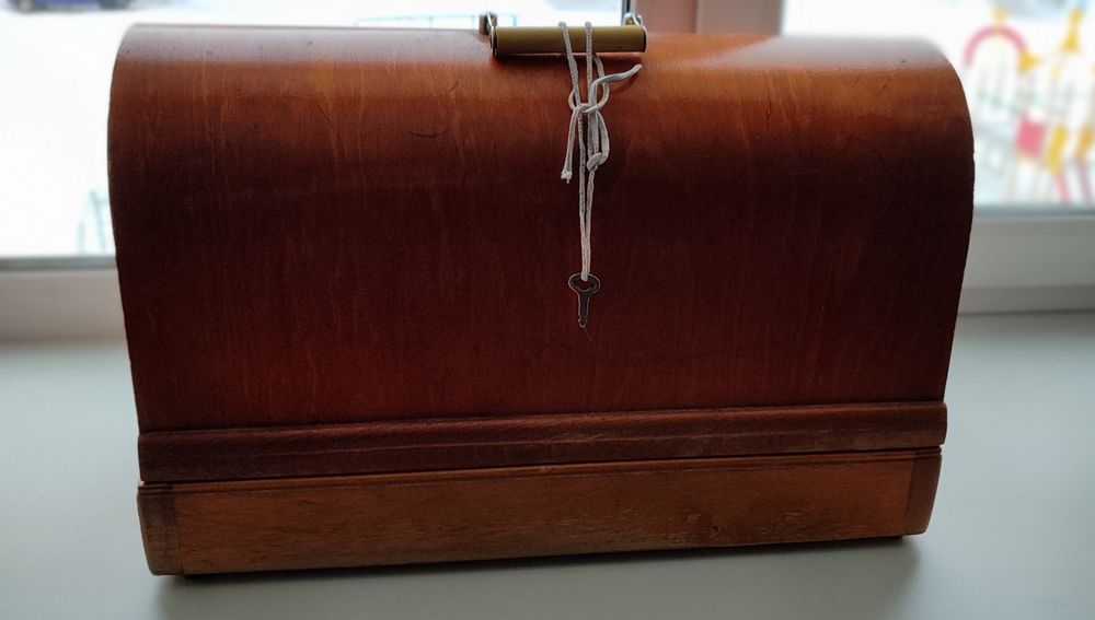 Машинка швейная ручная