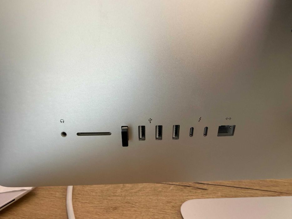 iMac 21.5 Retina 4K 2017 i5 3GHz 8GB 500GB Radeon Pro 555 – Garanție 24 Luni