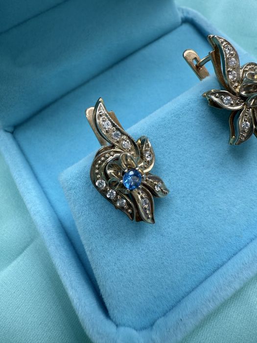 Золотые серьги с фианитами