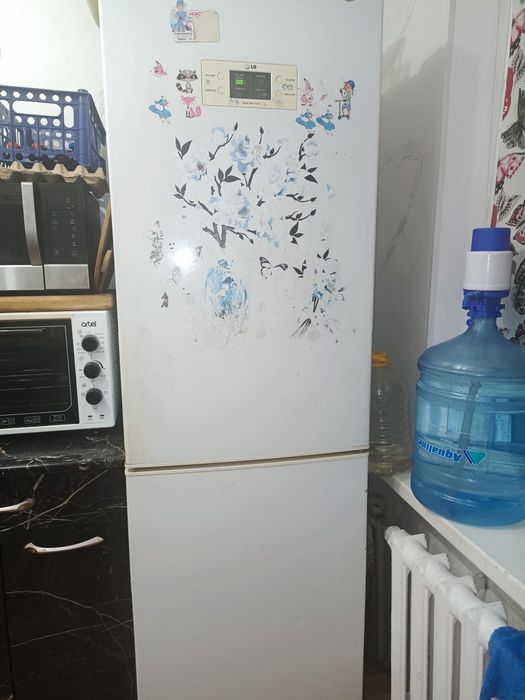 Холодильник сатылады.Бағасы 50 000