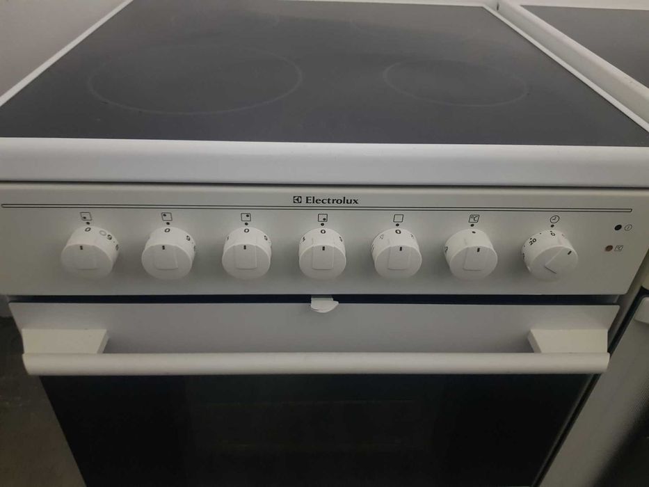 Готварска печка Electrolux , свободно стояща