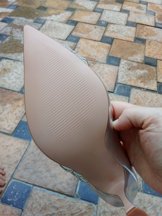 Продаю обувь новая