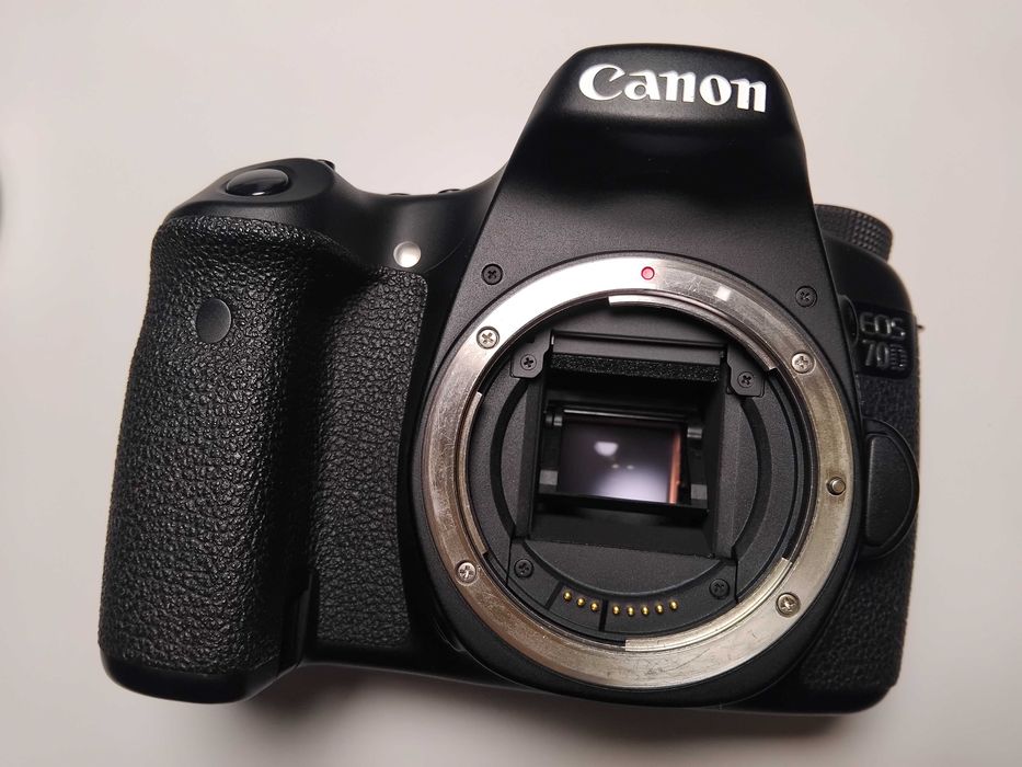 Canon 70D - body 6k cadre, 2 baterii