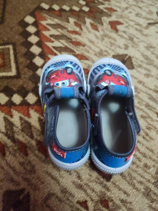 Детски пантофки и маратонки