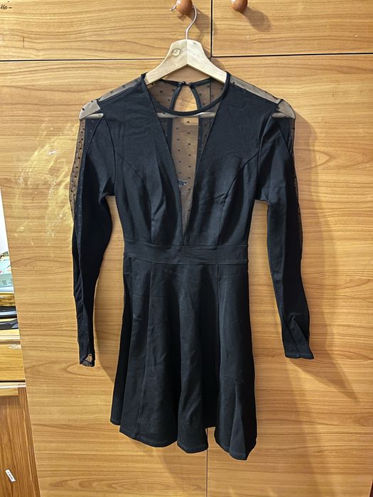 Rochie neagra cu detalii