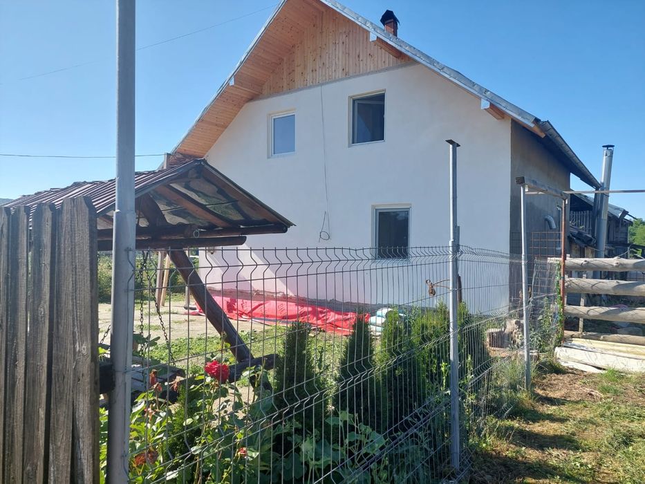 Casă parter+mansardă cu teren intravilan