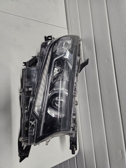 Far dreapta cu Led Toyota Land Cruiser J150