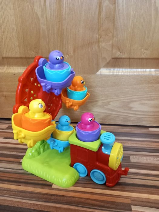 Комплект за игра Tomy - Влакче с яйца изненада