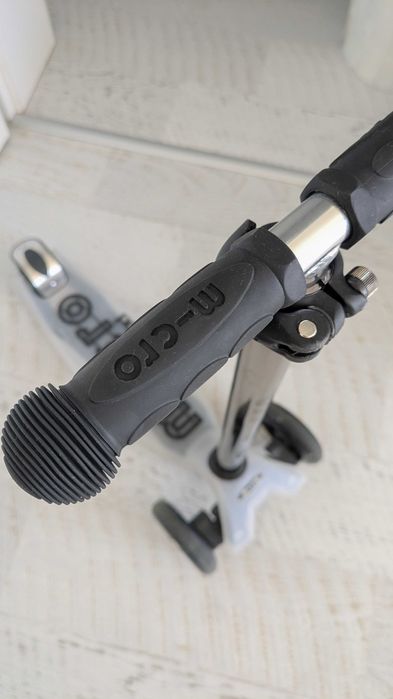 Детска тротинетка Micro Maxi Deluxe Flux LED Neochrome Black