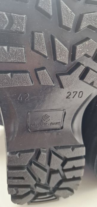 Продам берцы новые 42размер