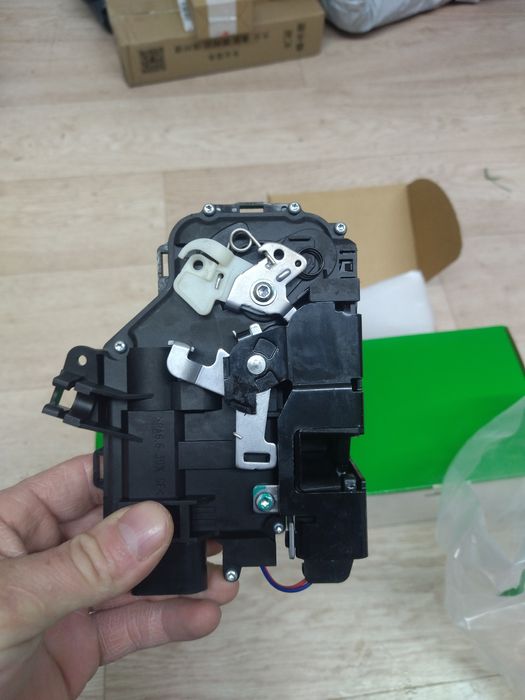 Замок на дверь Ауди а6с5