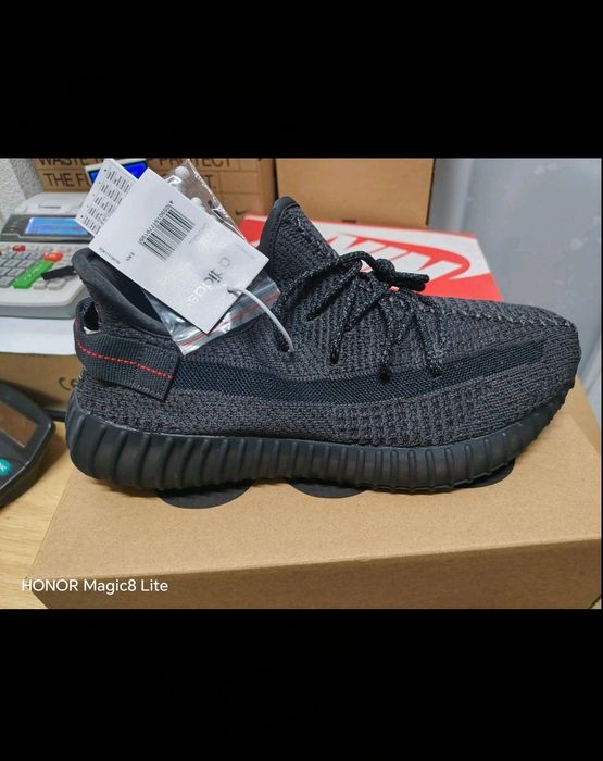 Adidas yeezy boost 350 v2  preț redus