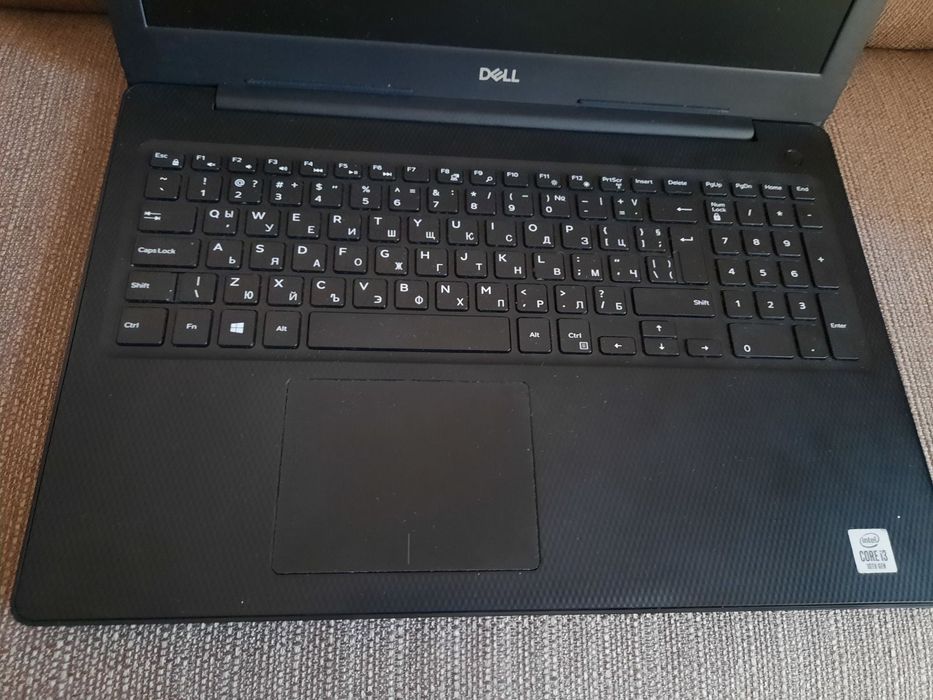 Продавам лаптоп Dell 3593