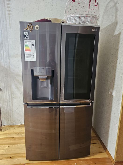 Холодильник LG .